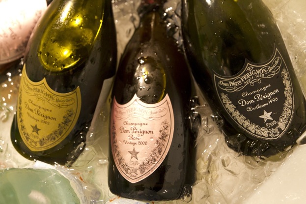 http://www.paris-champ.fr/uploads/2010/05/dom-perignon-brut-vintage-2002-rose-2000-oenptheque-1995-1996.jpg