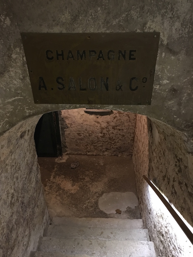 Champagne Salon : entrée de la cave historique